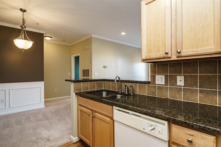 Building Photo - 800 Moratuck Dr