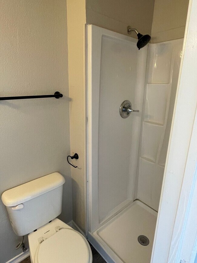 Building Photo - 3 BEDROOM 2 BATH CONDO BY UNT