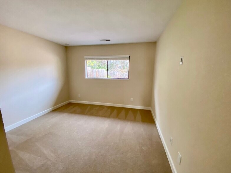 Bedroom 2 - 90 Holstrom Cir