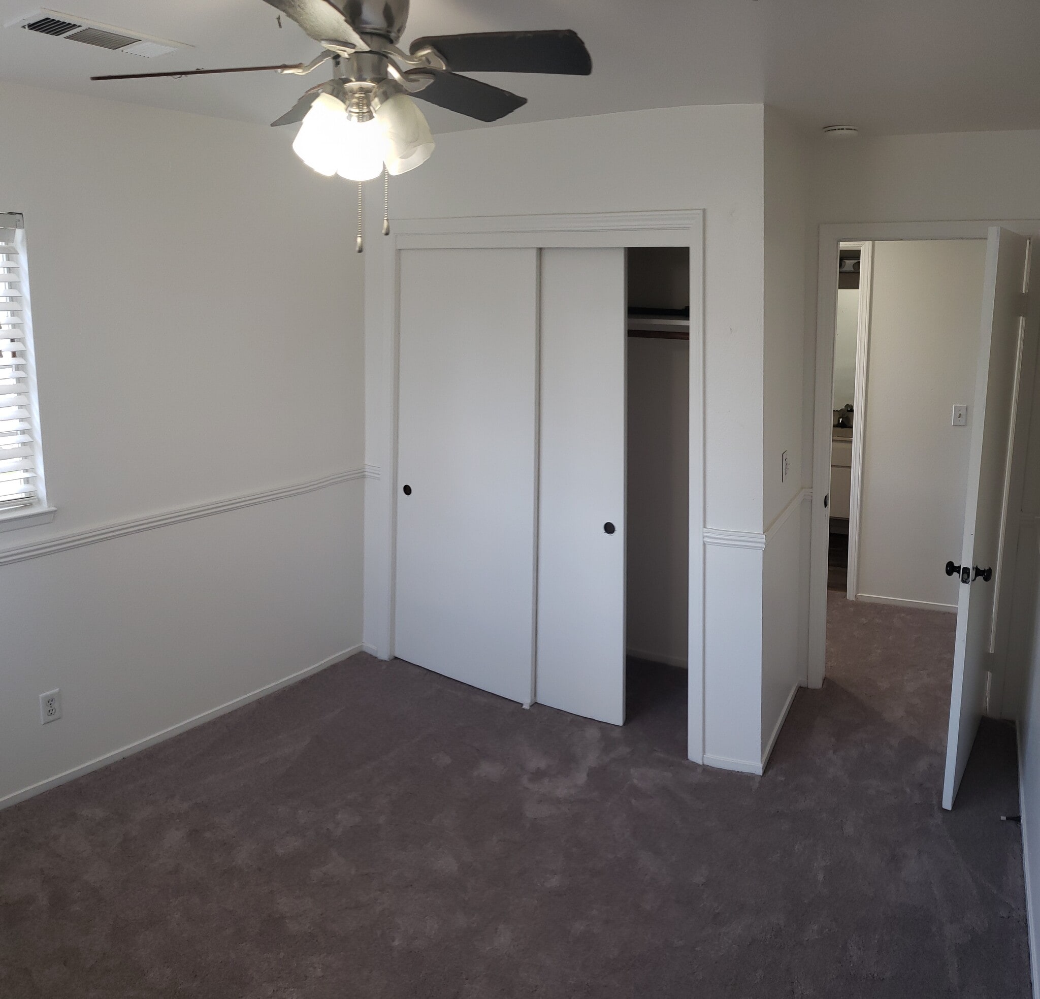 Building Photo - 2329 N Clark St