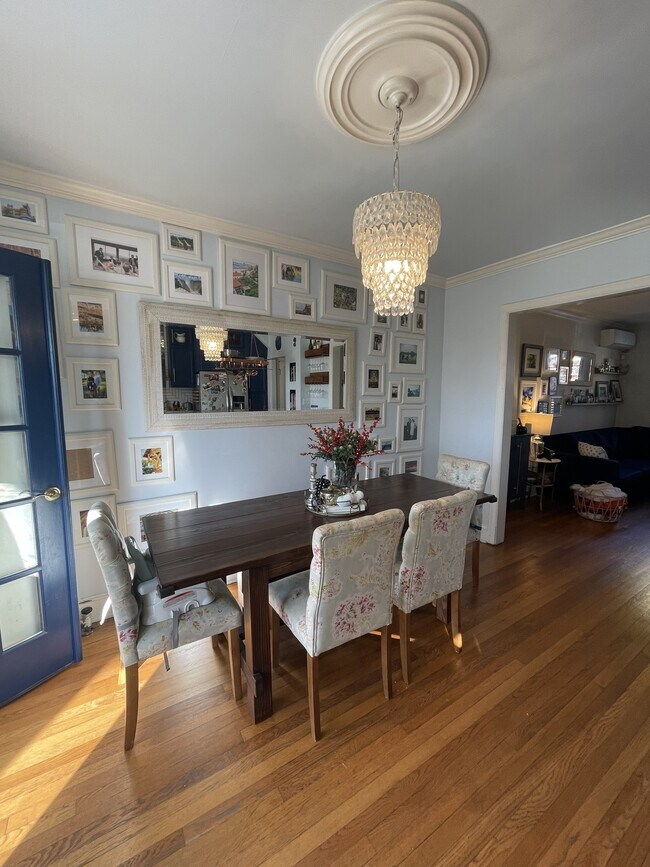 Building Photo - 1833 Burke St SE