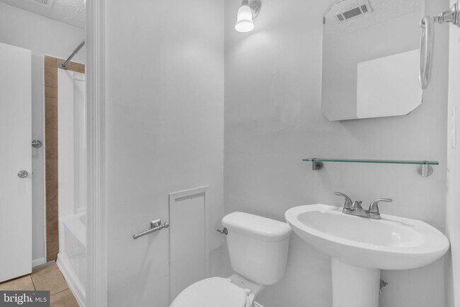 Building Photo - 2124 Duchy Ct