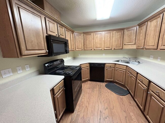 Building Photo - 2370 Quazar Cir