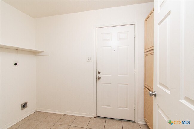 Building Photo - 5009 James Loop