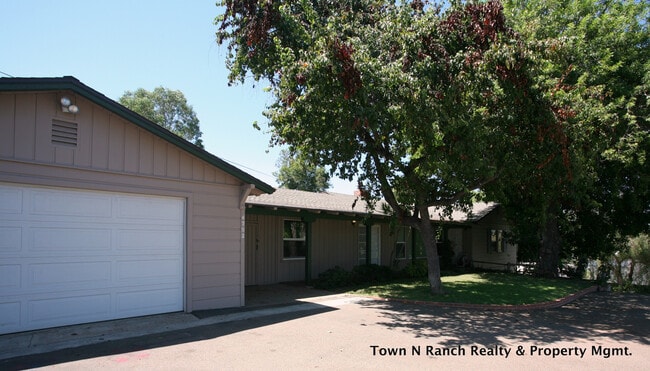 Building Photo - 5Br 2Ba single Family Home