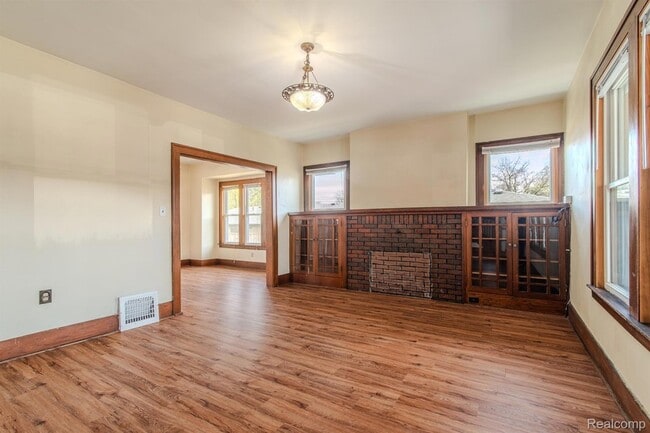 Building Photo - 187 Vester Ave