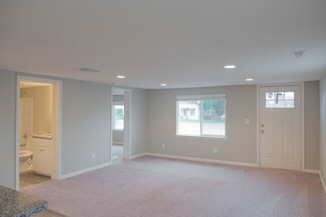 Building Photo - 311 N 10th Ave