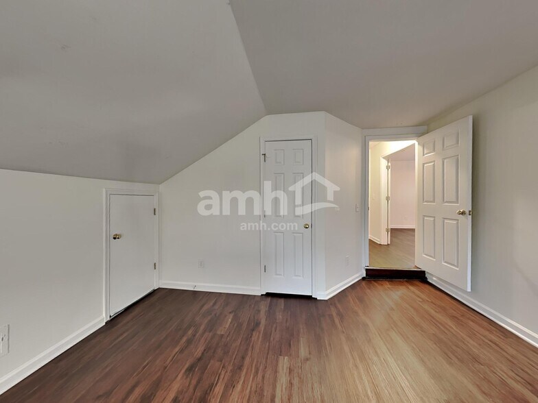 Building Photo - 1305 Groveland Trl