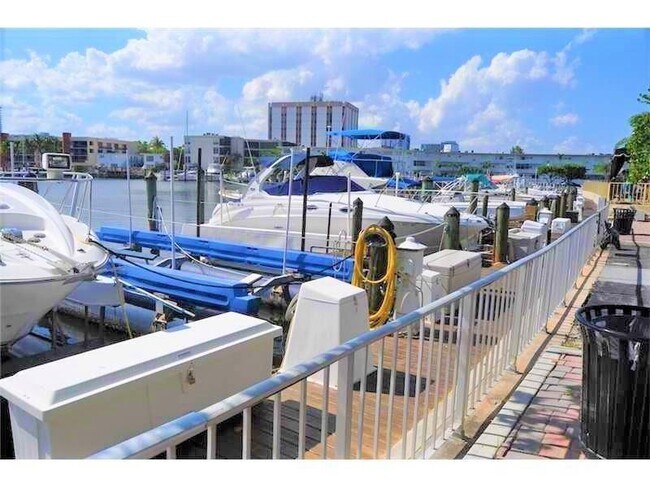 Building Photo - 100 Golden Isles Dr