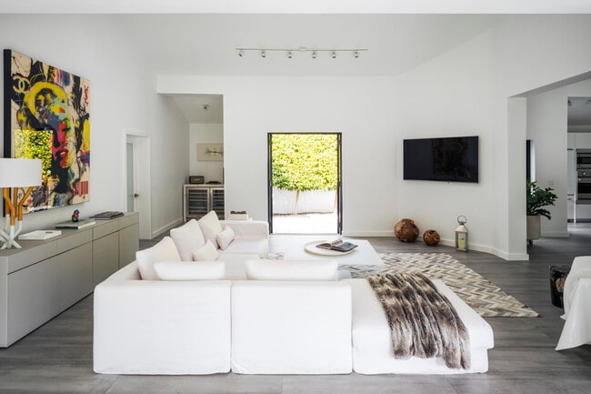 Building Photo - 259 N Coconut Ln