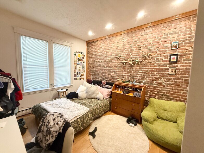 Building Photo - 24 S Huntington Ave