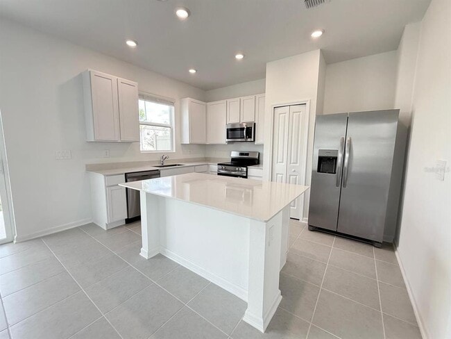 Building Photo - 2747 Skyline Lp