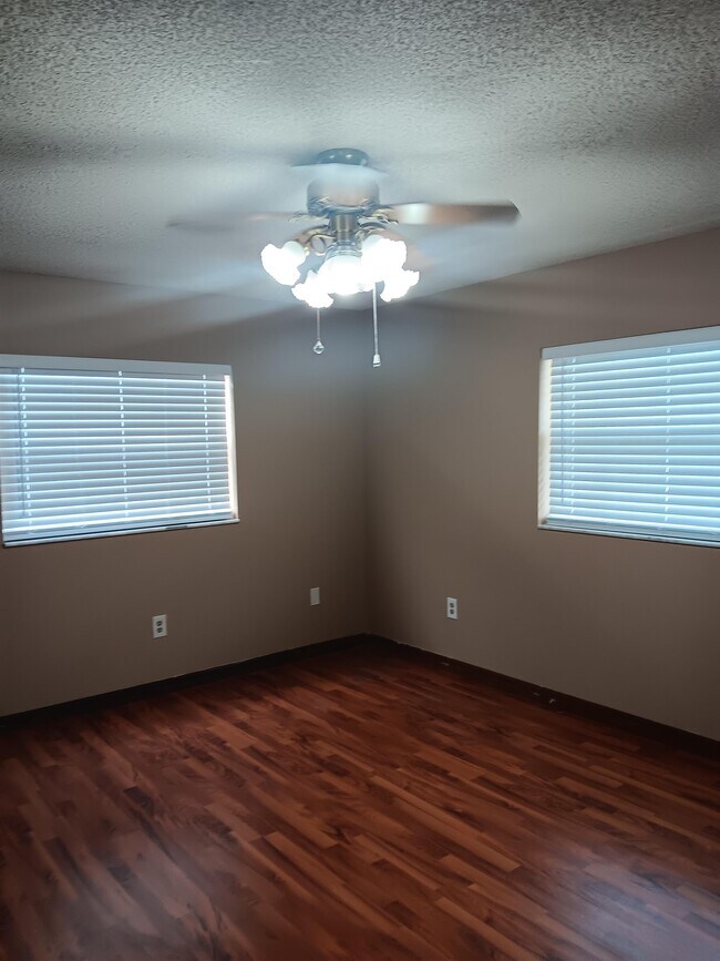 Building Photo - 2321 Irlo Dr