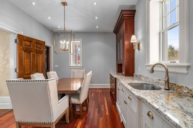 Building Photo - 5135 Ellsworth Ave