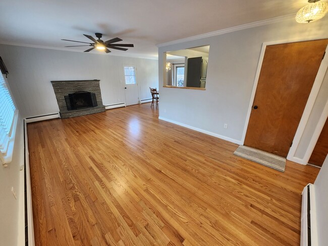 Building Photo - 3-Bedroom Home for Rent - Poughkeepsie