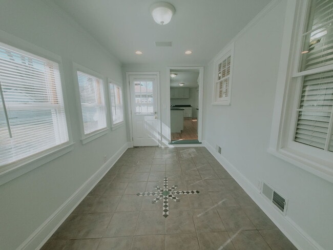 Building Photo - 12 Maplewood Terrace