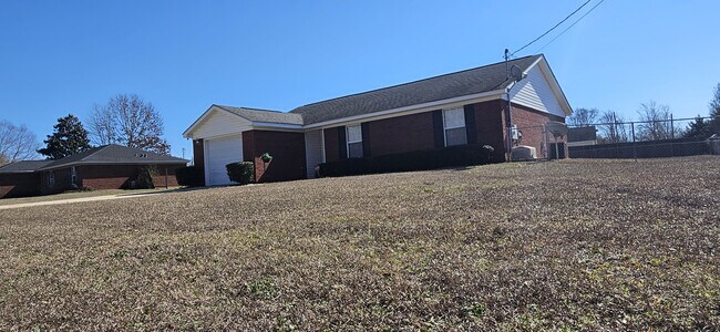 Building Photo - 312 Joe Walding Dr