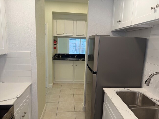 Building Photo - 6525 Renwick Dr