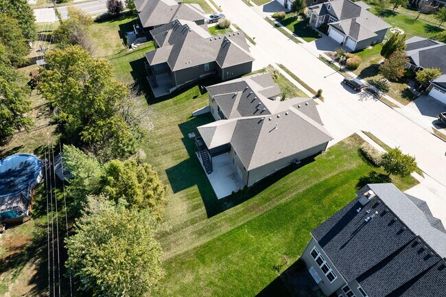 Building Photo - 1605 Labrador Dr