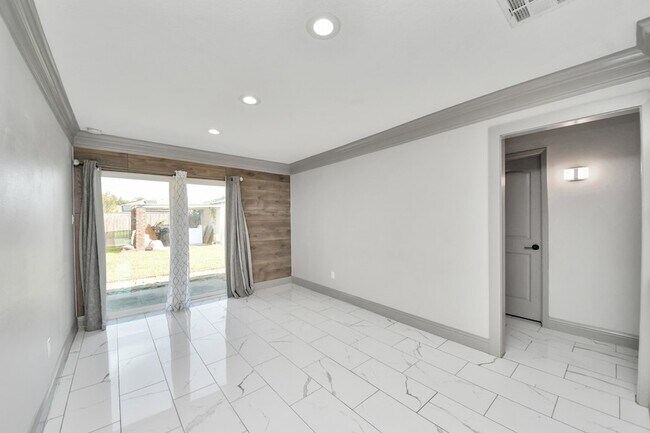 Building Photo - 4503 Hollybrook Ln