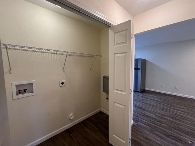 Building Photo - 405 Westcliff Cir