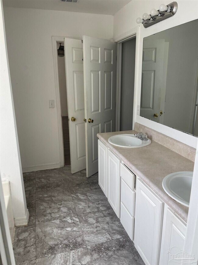 Building Photo - 11068 Chippewa Way