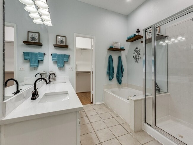 Building Photo - 4801 Holly Berry Dr