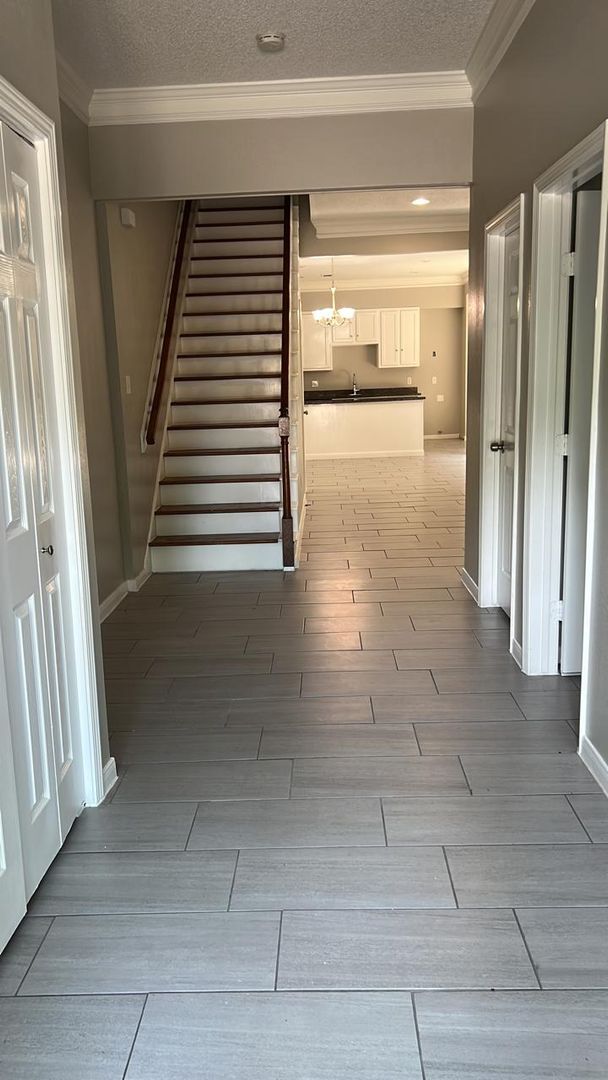 Building Photo - Beautifully updated town home