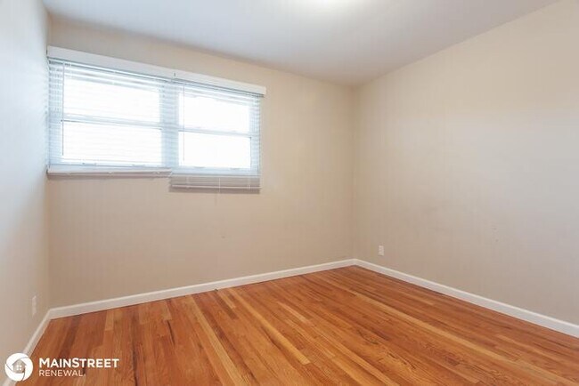Building Photo - 10401 Trask Dr, Dellwood, MO 63136