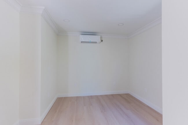 Building Photo - 130 S Harper Ave