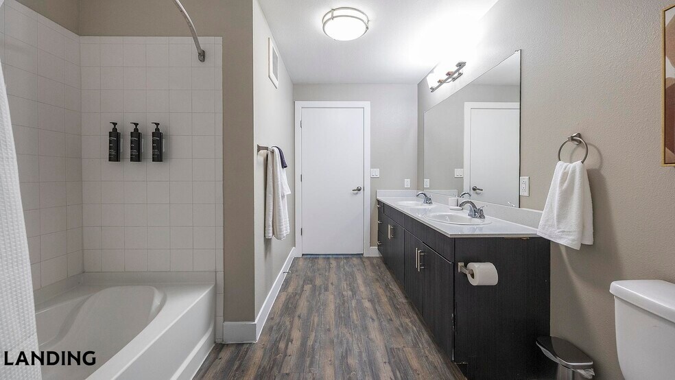 Building Photo - 1000 S Broadway