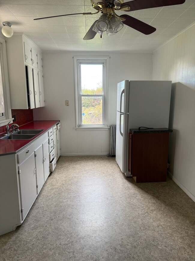 Building Photo - 114 W Harrisburg Ave