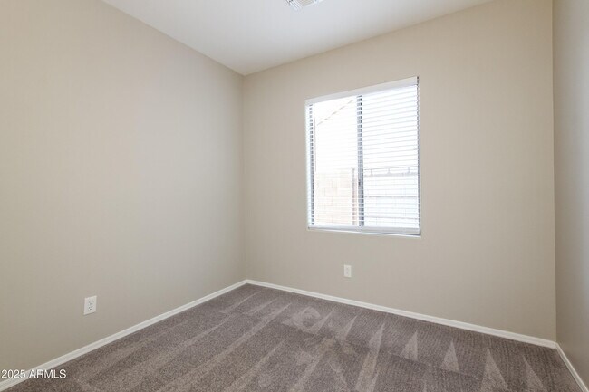 Building Photo - 12933 W Ash St