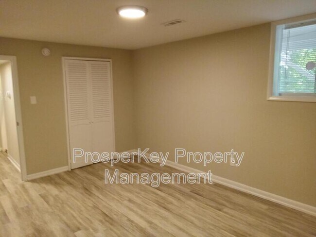 Building Photo - 1211 Timberlane Dr