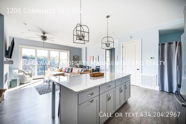 Building Photo - 1208 Commerce St