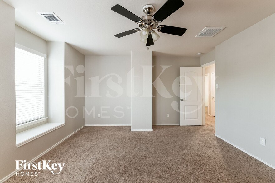 Building Photo - 29635 Evergreen Hills Dr