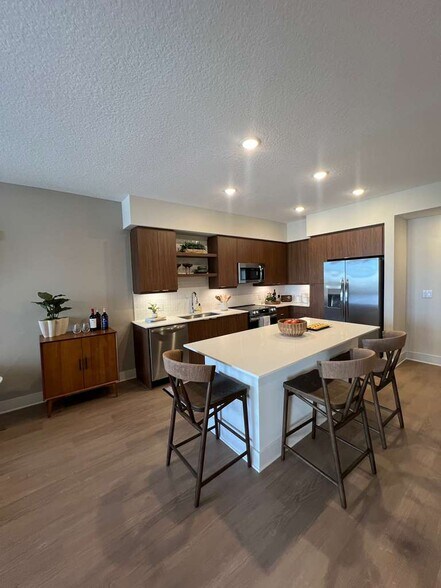 Building Photo - 6830 SW 30th St