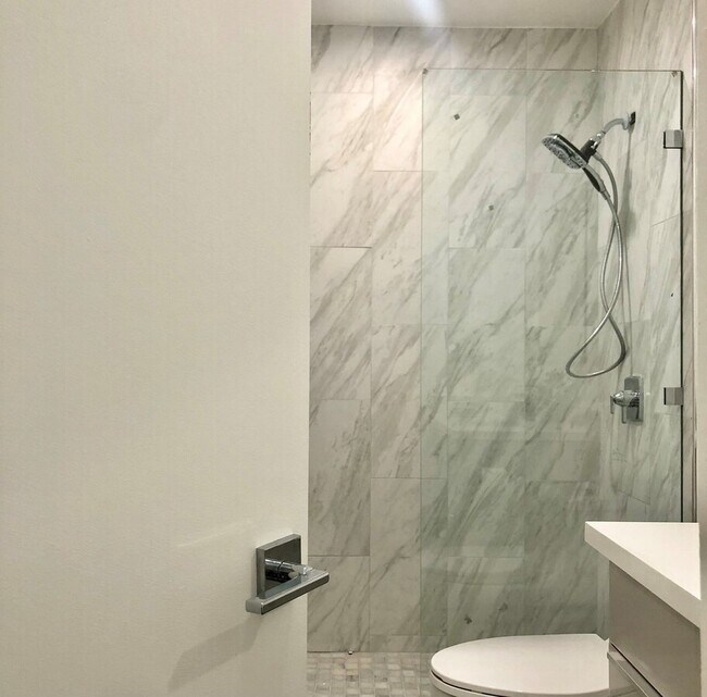 Building Photo - 1333 W 36th Pl