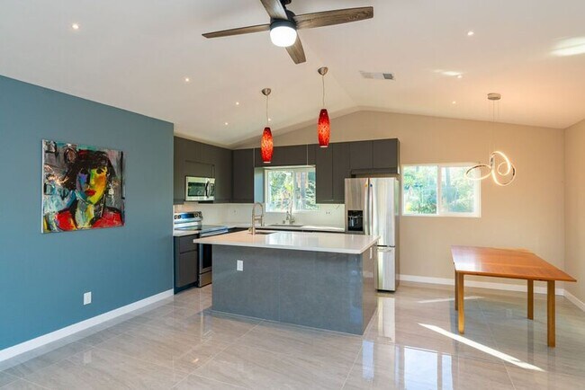 Building Photo - 6088 De La Rosa Ln