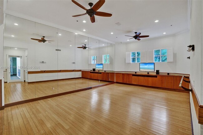 Building Photo - 3155 NE 184th St