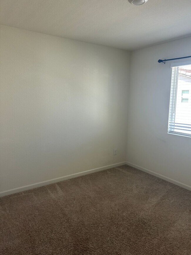 Building Photo - Beautiful Natomas Home