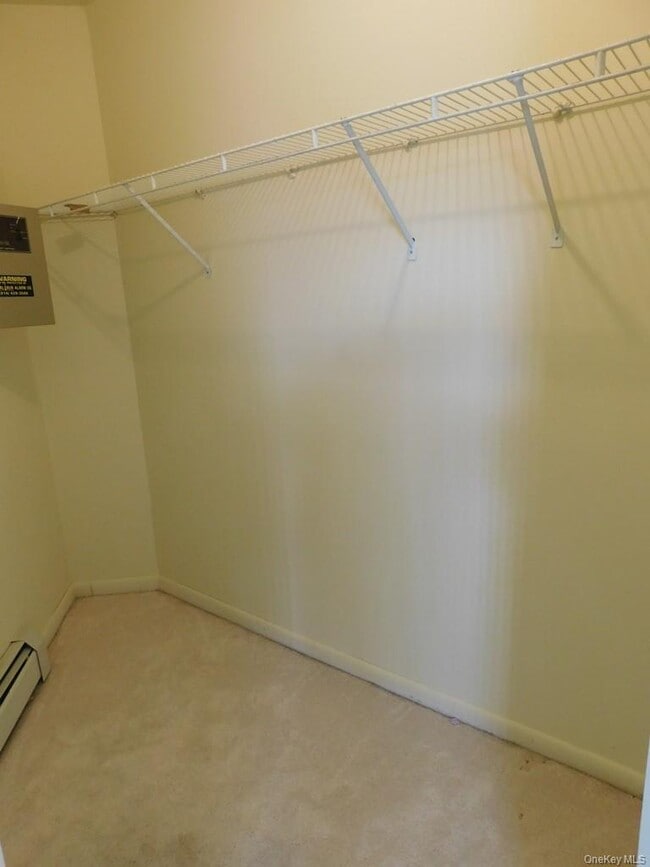 Building Photo - 729 Hewitt Ln