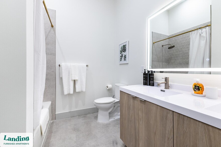 Building Photo - 1155 NE 126th St