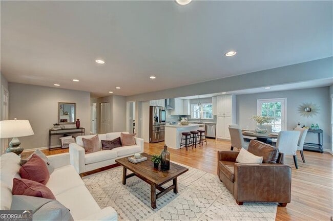 Building Photo - 4540 Club Valley Dr NE