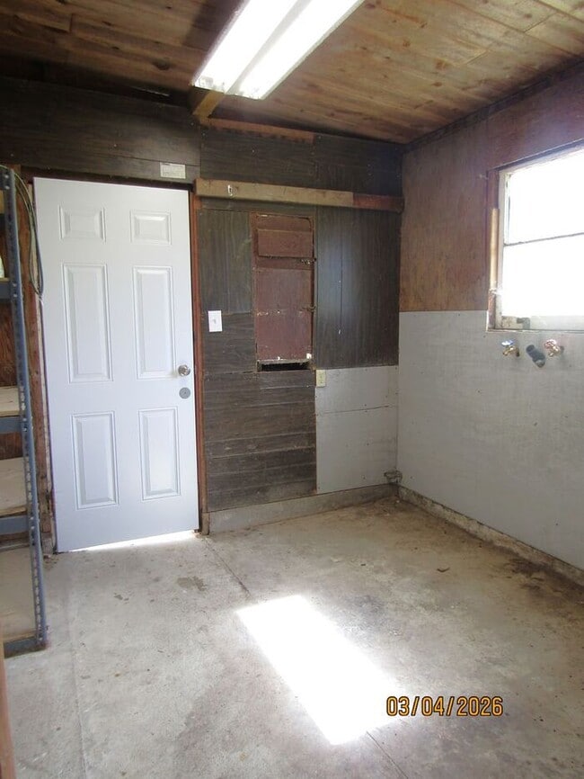 Building Photo - Charming One Bed, One Bath Country Home in Sebastopol-$1,795 per month!