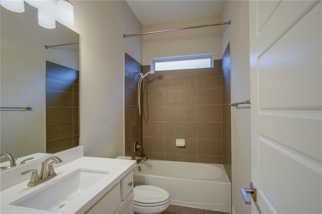 Building Photo - 820 Anahuac Dr