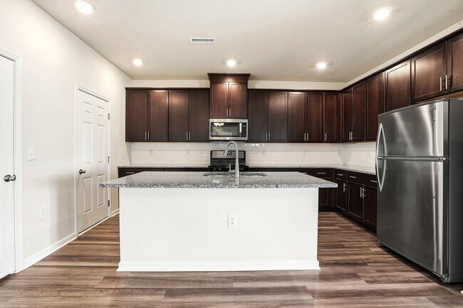 Building Photo - GREAT HOME IN LAKEVIEW RIDGE IN GROWING FUQUAY-VARINA