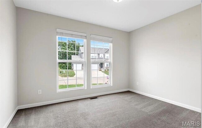 Building Photo - 4602 Siesta Dr