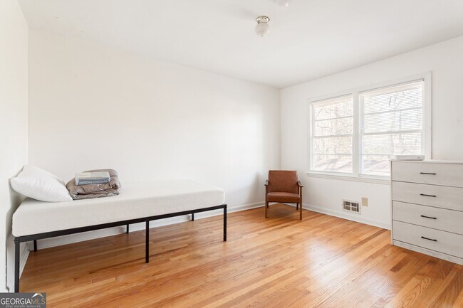 Building Photo - 4311 Short St