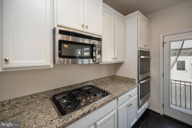 Building Photo - 208 Freesia Ln